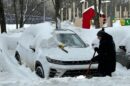 Как откопать машину из снега в Москве зимой 2026 и уехать без пробуксовки